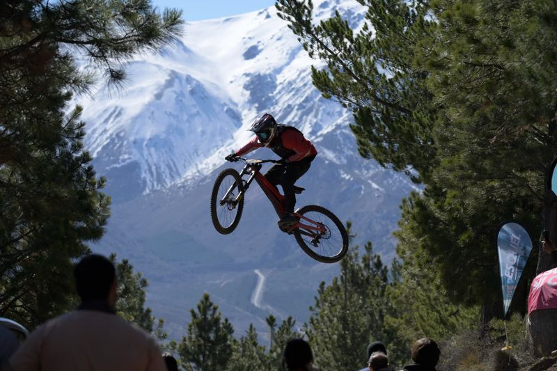 DH en la pista Cóndor 1 del Cerro La Cruz, Esquel