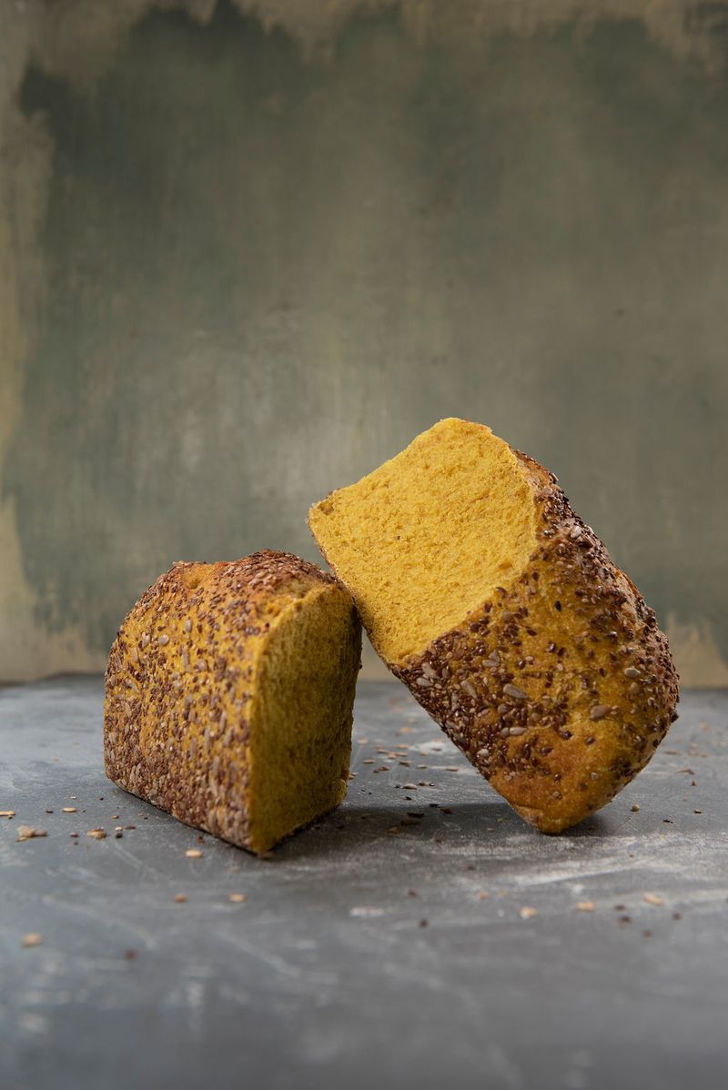 Pan masa madre cabutia y cúrcuma