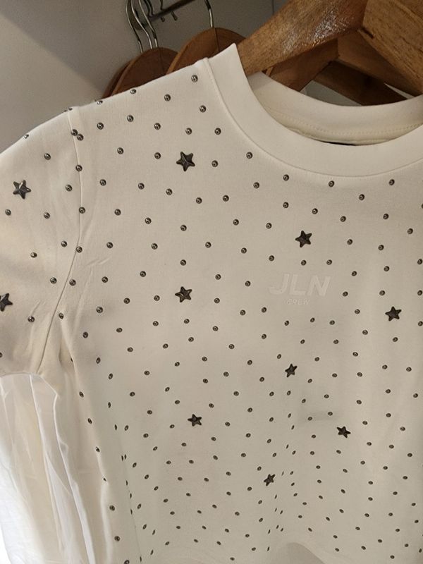 Remeras que elevan tu outfit
